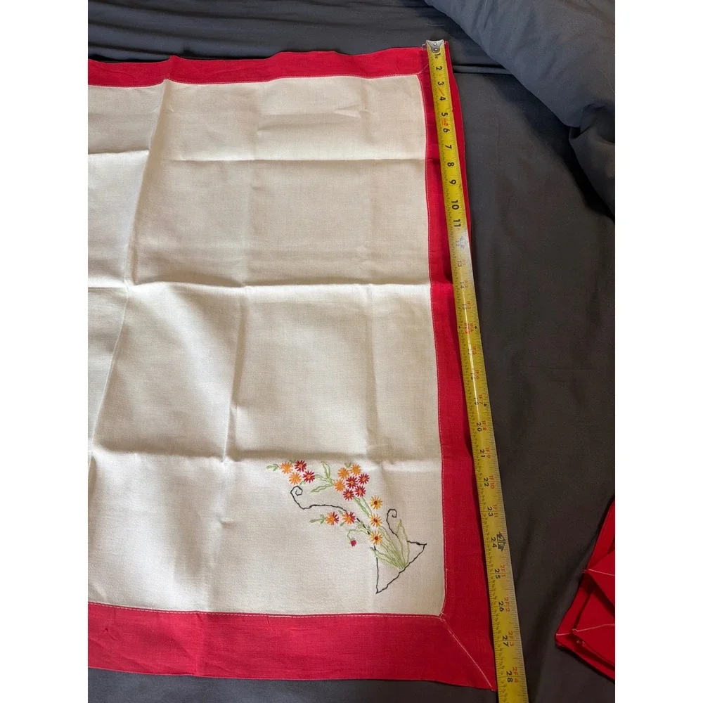 Vintage Embroidered Floral Tablecloth and 4 Napkins Set Red White Square 29x29